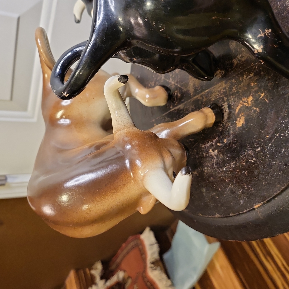 Mid Century Modern Pair of Ceramic Bulls Black and Brown - Picture 2 of 16